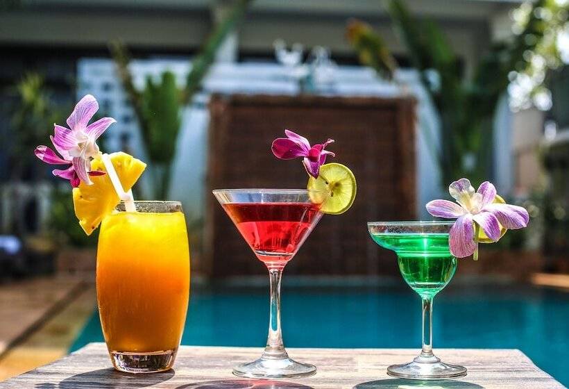 Отель Central Night