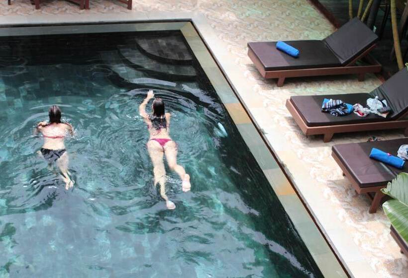 Отель Central Night