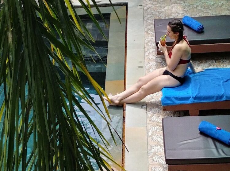 Отель Central Night