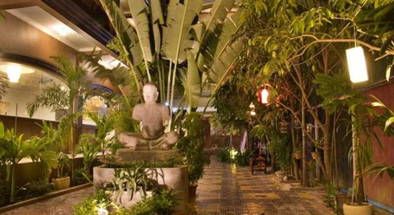 Отель Central Night