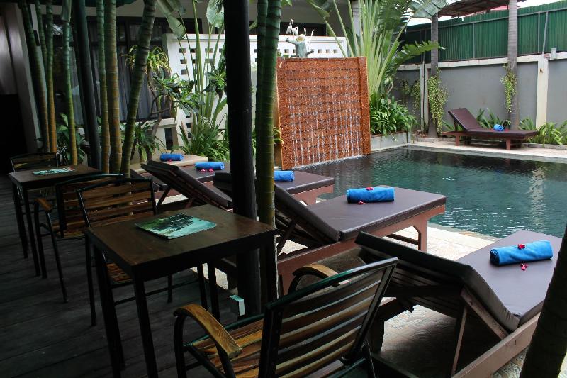 Отель Central Night