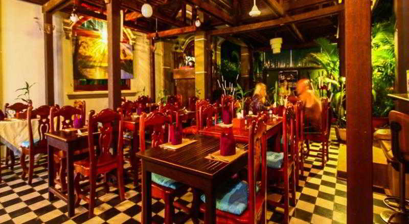 Отель Central Night