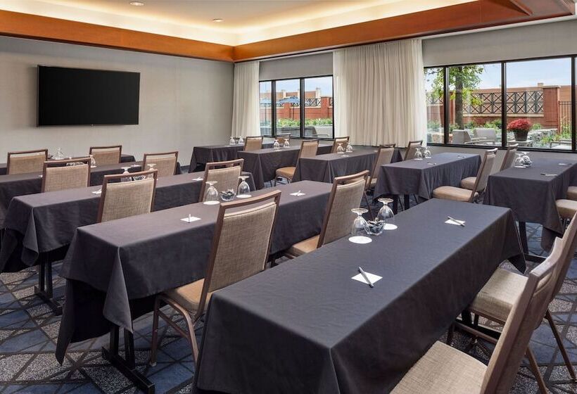 فندق Courtyard Minneapolis St. Paul/roseville