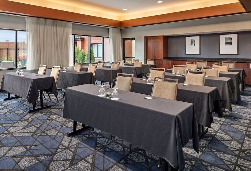 فندق Courtyard Minneapolis St. Paul/roseville