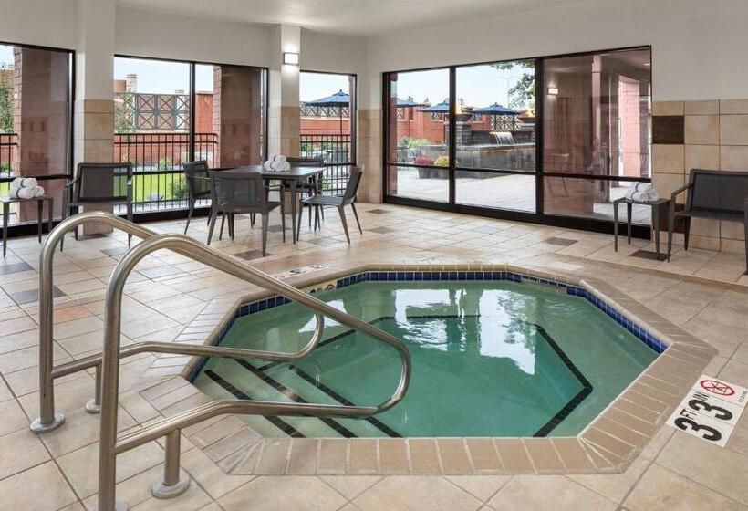 فندق Courtyard Minneapolis St. Paul/roseville