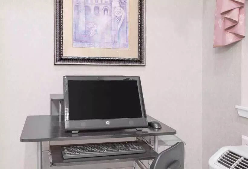 בית מלון כפרי Days Inn By Wyndham Nacogdoches/sfa University/downtown