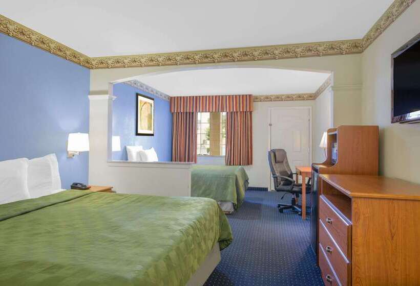 בית מלון כפרי Days Inn By Wyndham Nacogdoches/sfa University/downtown