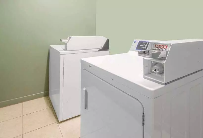 בית מלון כפרי Days Inn By Wyndham Nacogdoches/sfa University/downtown