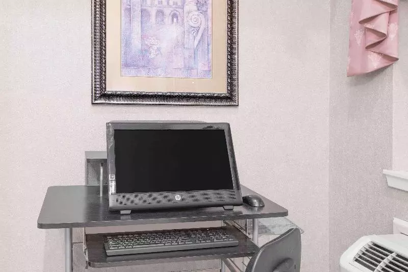 בית מלון כפרי Days Inn By Wyndham Nacogdoches/sfa University/downtown