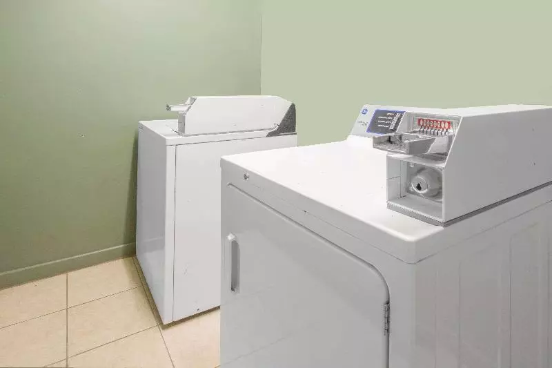 בית מלון כפרי Days Inn By Wyndham Nacogdoches/sfa University/downtown