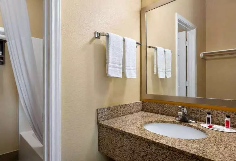 هتل Days Inn By Wyndham Port Aransas Tx