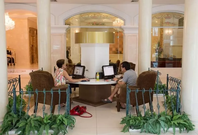 Hope Land Hotel 46/1