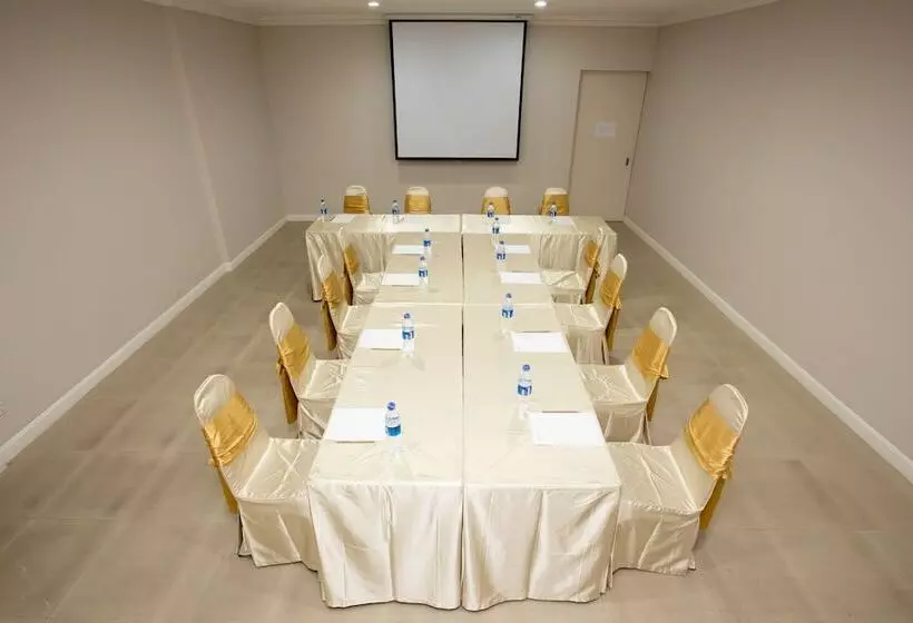 Hope Land Hotel 46/1