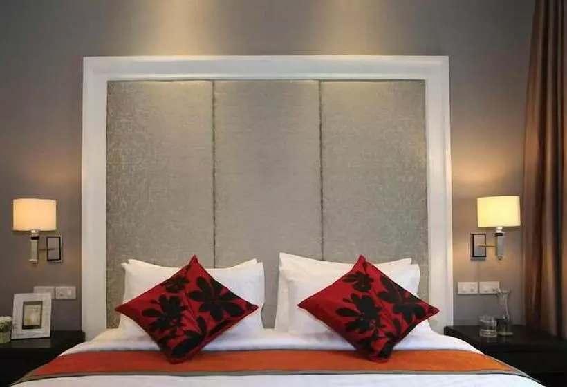 Hope Land Hotel 46/1