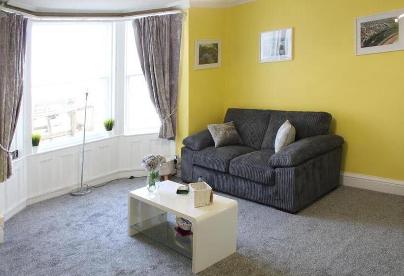 בית מלון כפרי Marine View Guest House