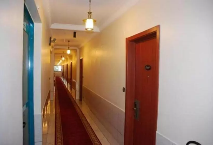 هتل Prince De Galles