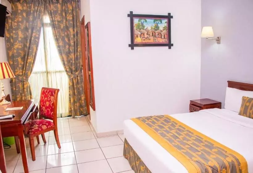 هتل Prince De Galles