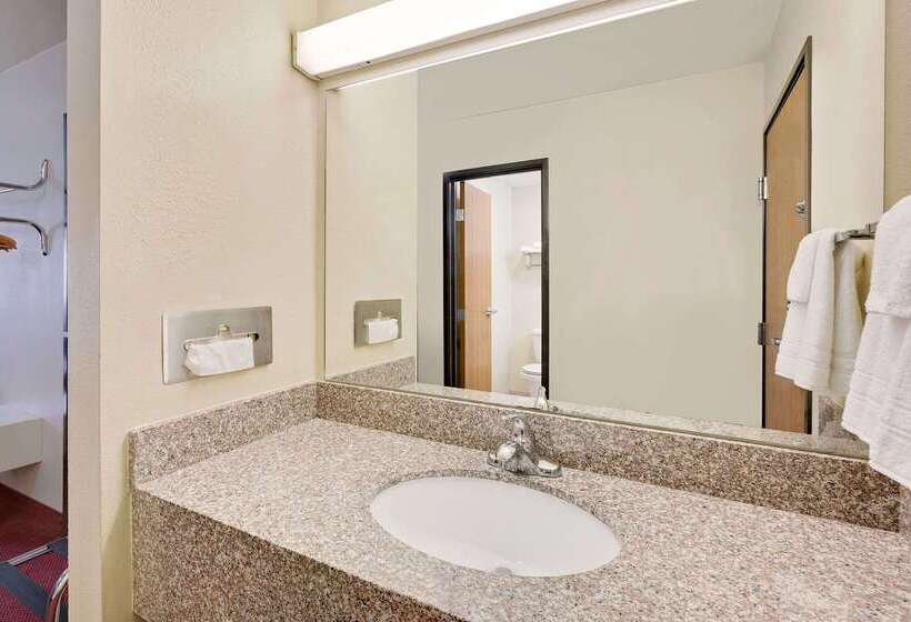 فندق Super 8 By Wyndham Mound City