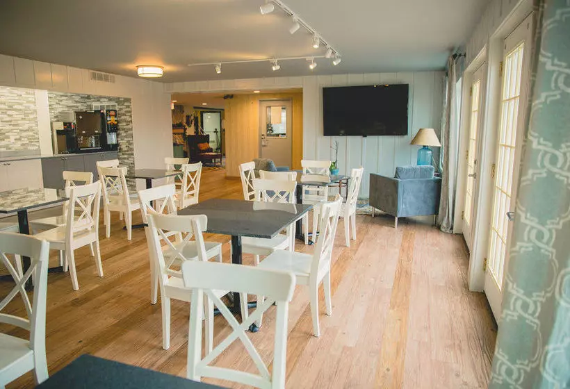 Отель Harbor Town Inn