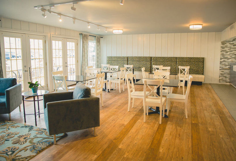 בית מלון כפרי Harbor Town Inn