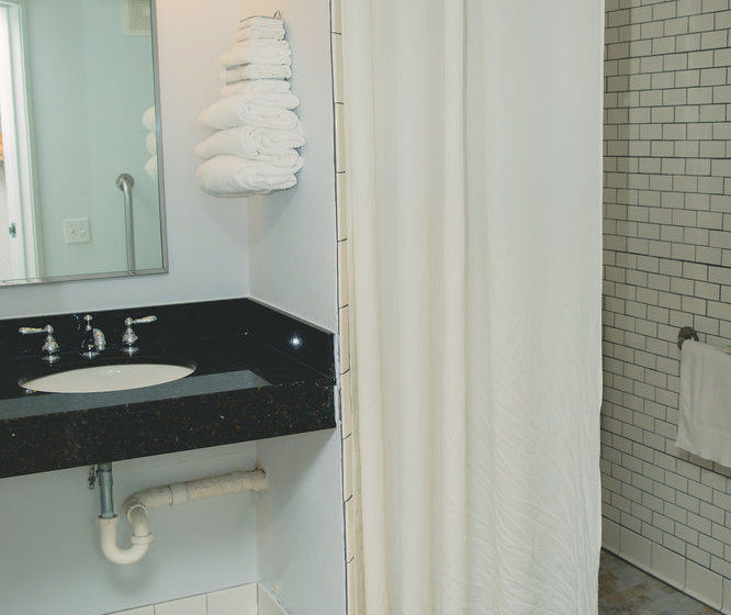 בית מלון כפרי Harbor Town Inn