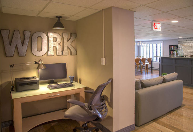 בית מלון כפרי Harbor Town Inn