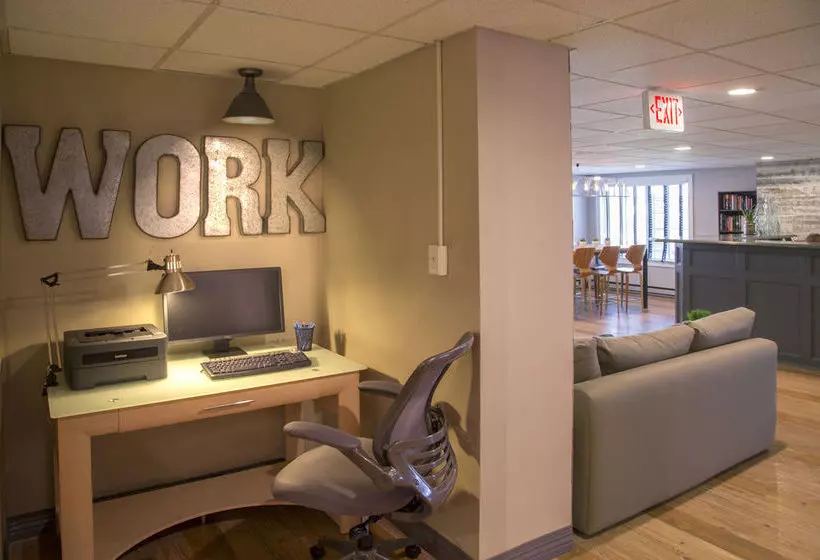 Отель Harbor Town Inn