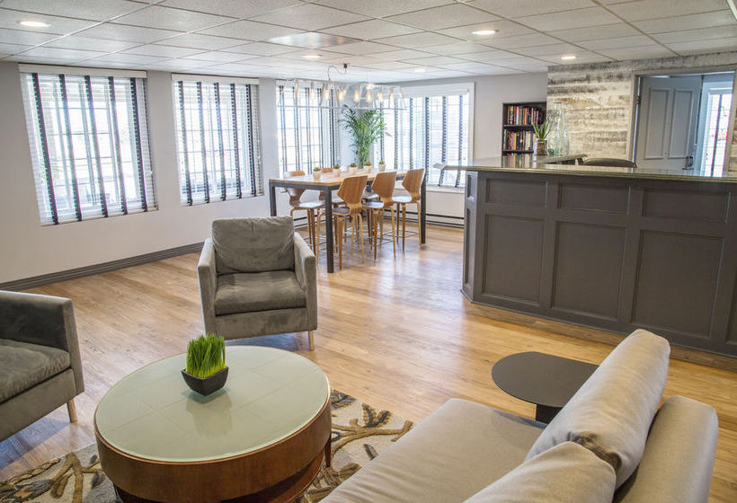 בית מלון כפרי Harbor Town Inn