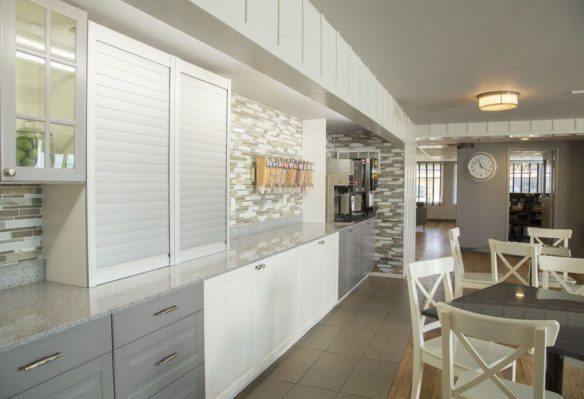 בית מלון כפרי Harbor Town Inn