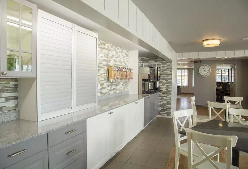 Отель Harbor Town Inn