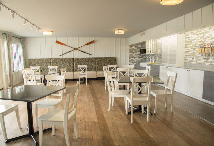 בית מלון כפרי Harbor Town Inn