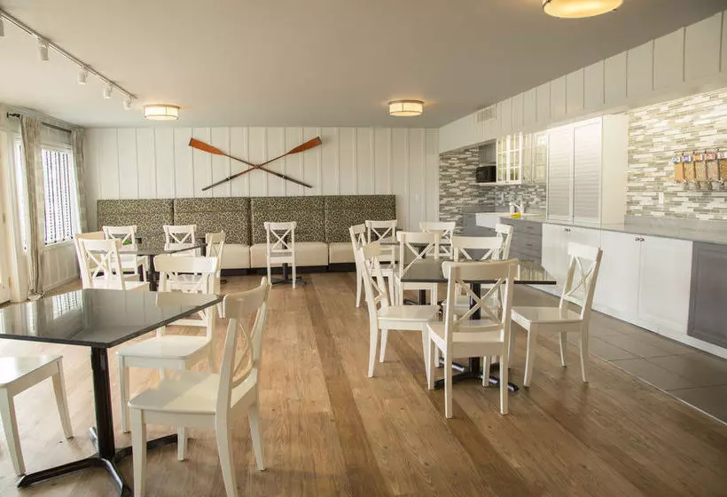 Отель Harbor Town Inn