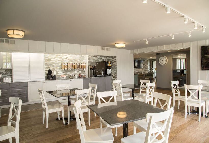 בית מלון כפרי Harbor Town Inn