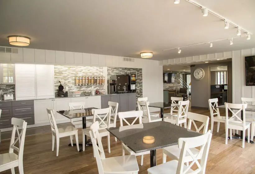 Отель Harbor Town Inn