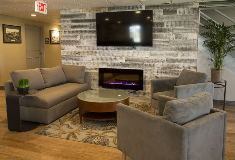 בית מלון כפרי Harbor Town Inn