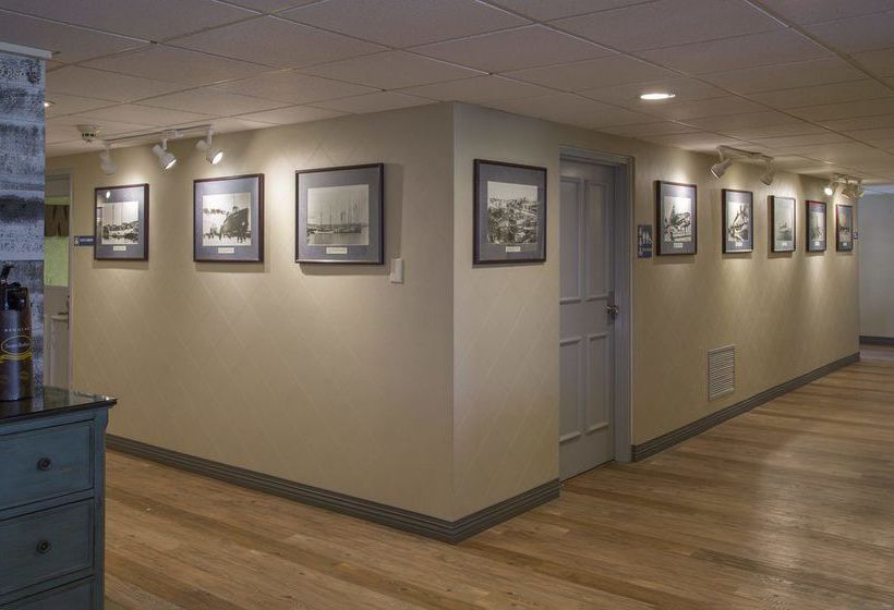 בית מלון כפרי Harbor Town Inn