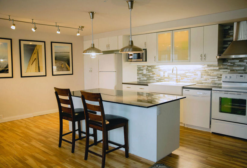 בית מלון כפרי Harbor Town Inn