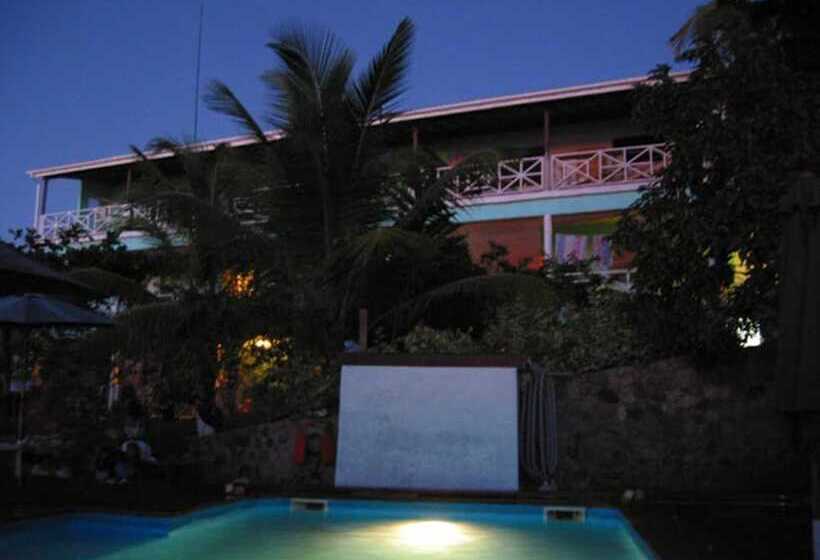 هتل Tamarind Tree