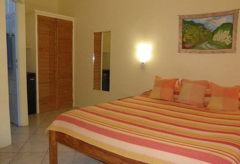 هتل Tamarind Tree