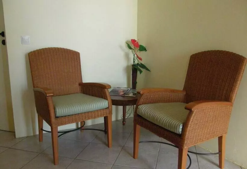 هتل Tamarind Tree