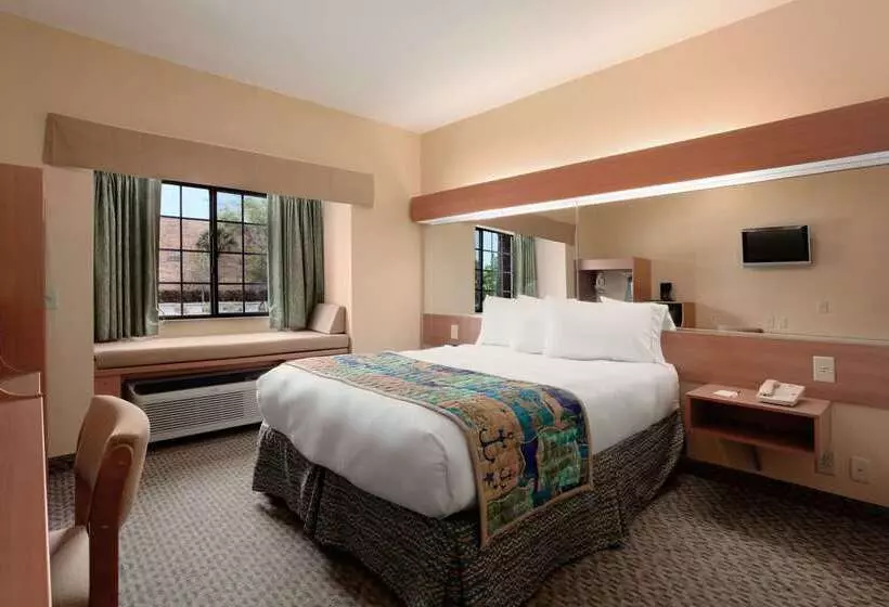 Microtel Inn & Suites By Wyndham Panama City