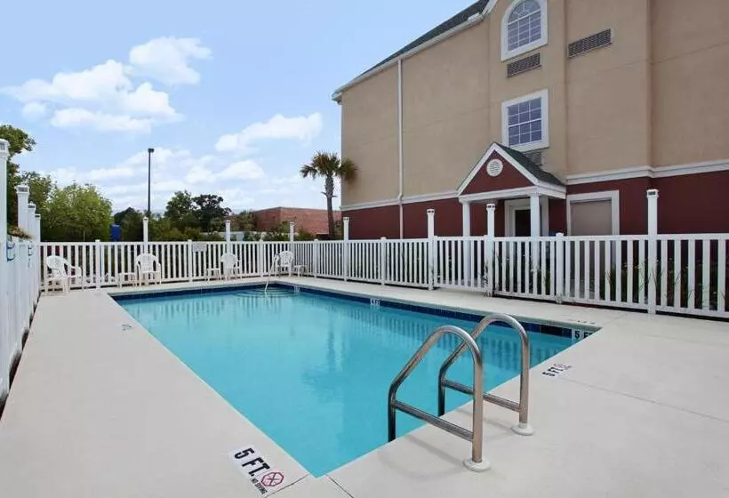 Microtel Inn & Suites By Wyndham Panama City