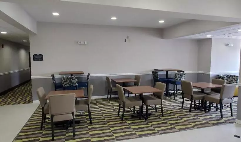 Microtel Inn & Suites By Wyndham Panama City