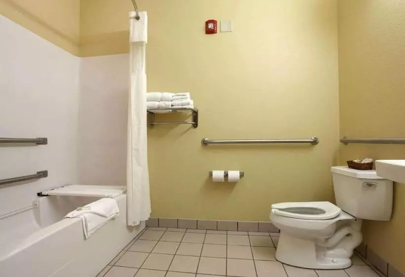 Microtel Inn & Suites By Wyndham Panama City