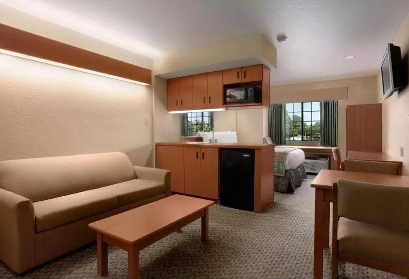 Microtel Inn & Suites By Wyndham Panama City