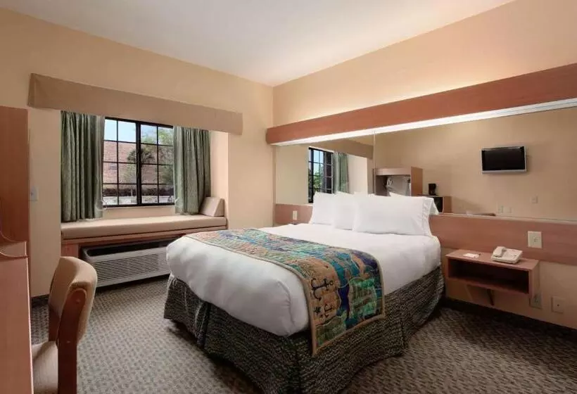 Microtel Inn & Suites By Wyndham Panama City