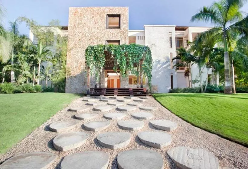 استراحتگاه Los Altos Residences By Mint