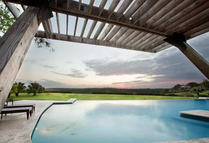 استراحتگاه Los Altos Residences By Mint