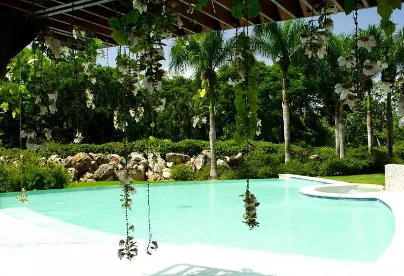 استراحتگاه Los Altos Residences By Mint