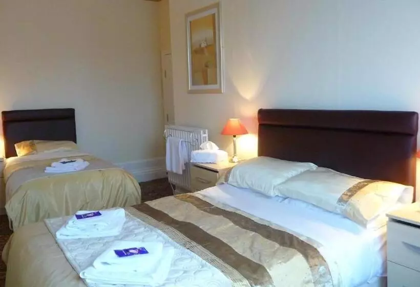 مبيت وإفطار The Warwick Southport